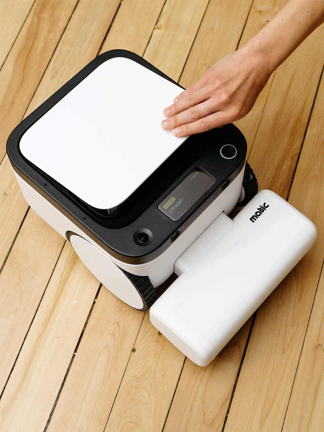 opening lid on robot vacuum