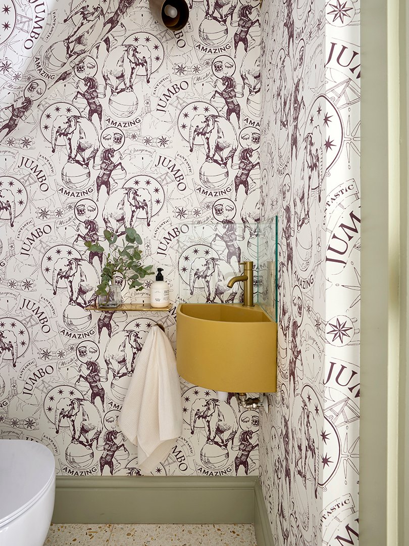 Designer Q&A: A London Home with a “Reverse” Color Scheme and Surprising Counter Source