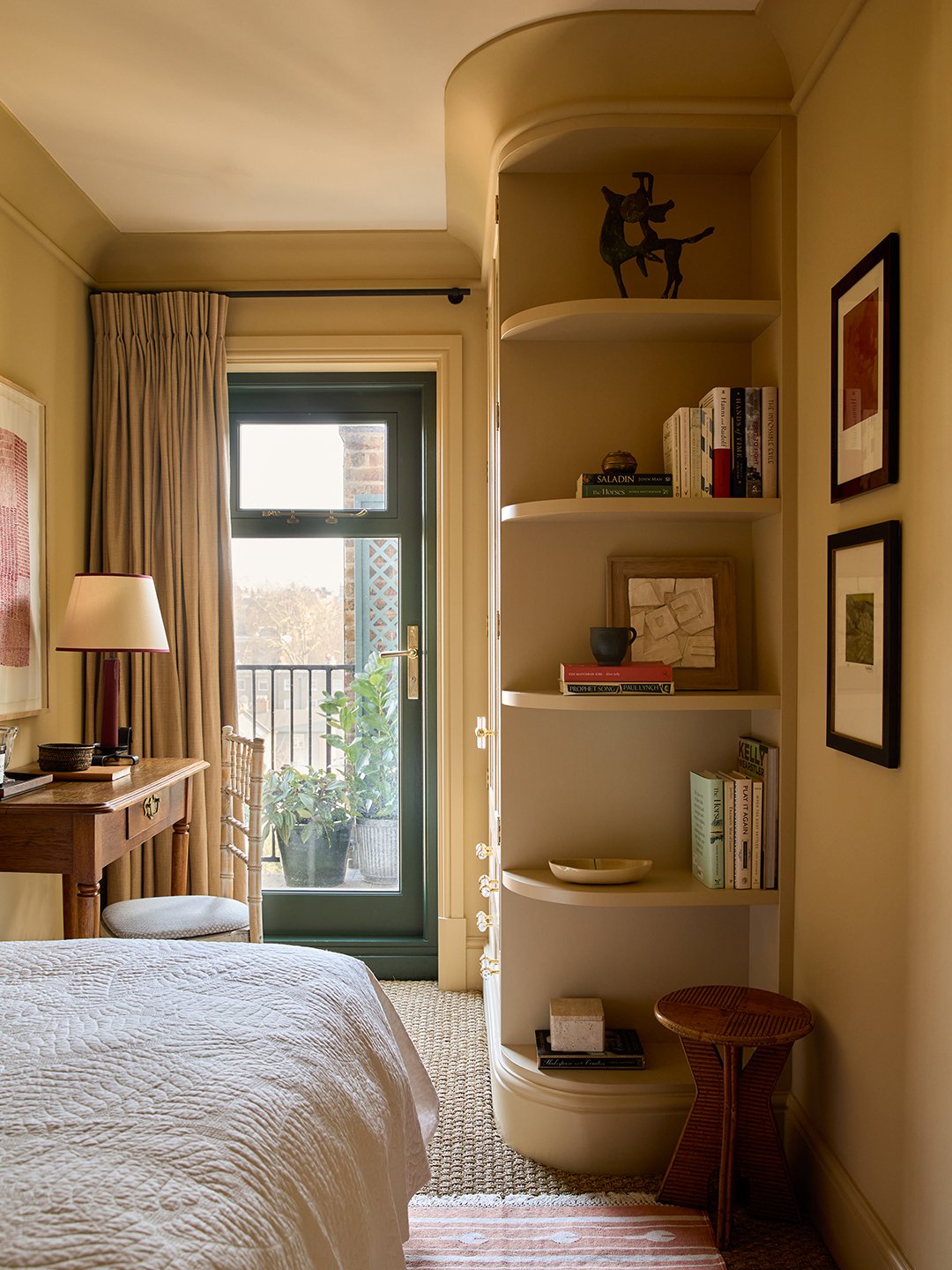 curved bedroom bookcase