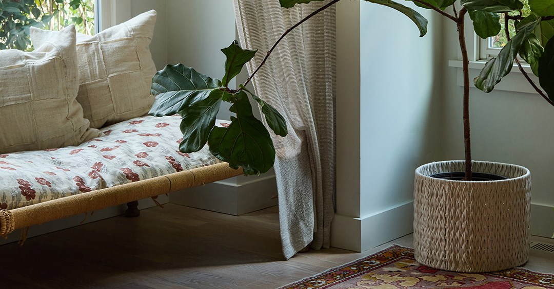 8 Window Seats That Turn Unused Corners Into All-Day Retreats