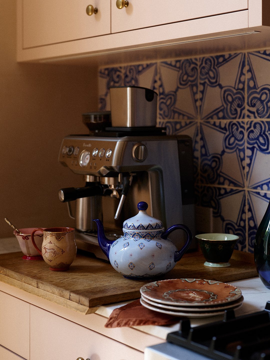 tea cups and coffee maker