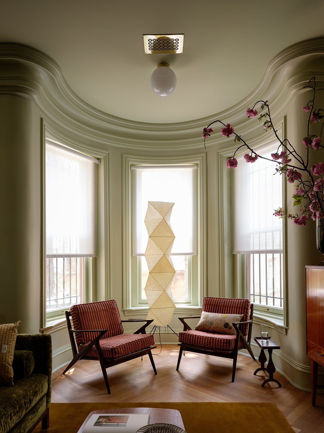 curved window seating area