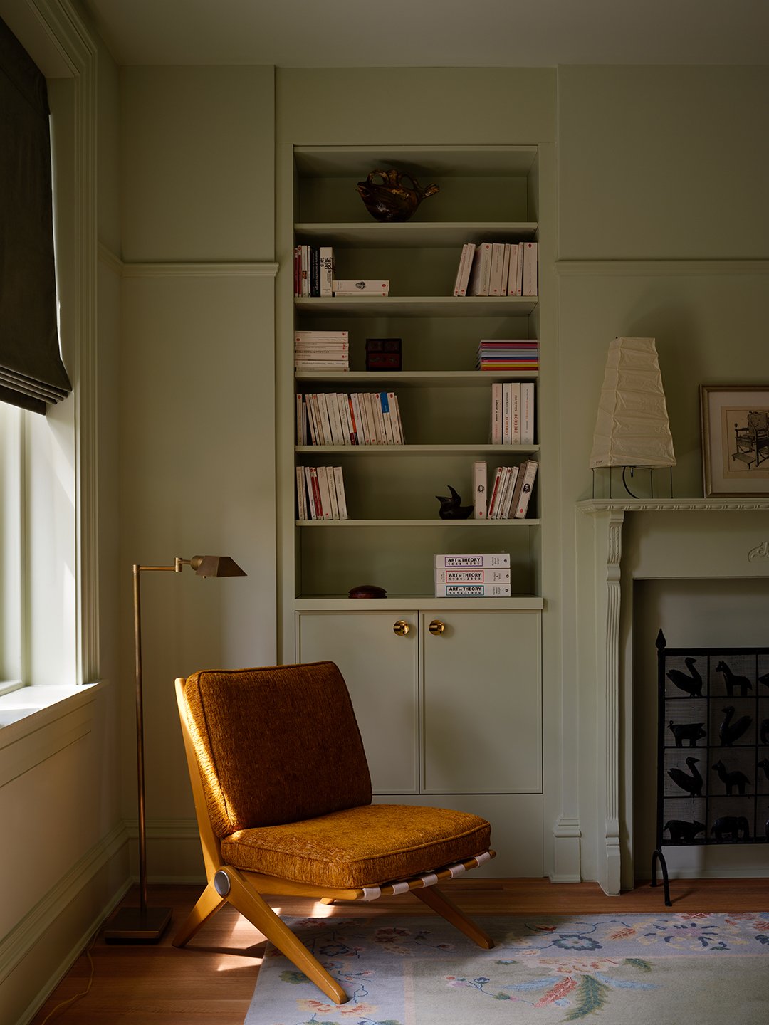 bedroom built in shelves