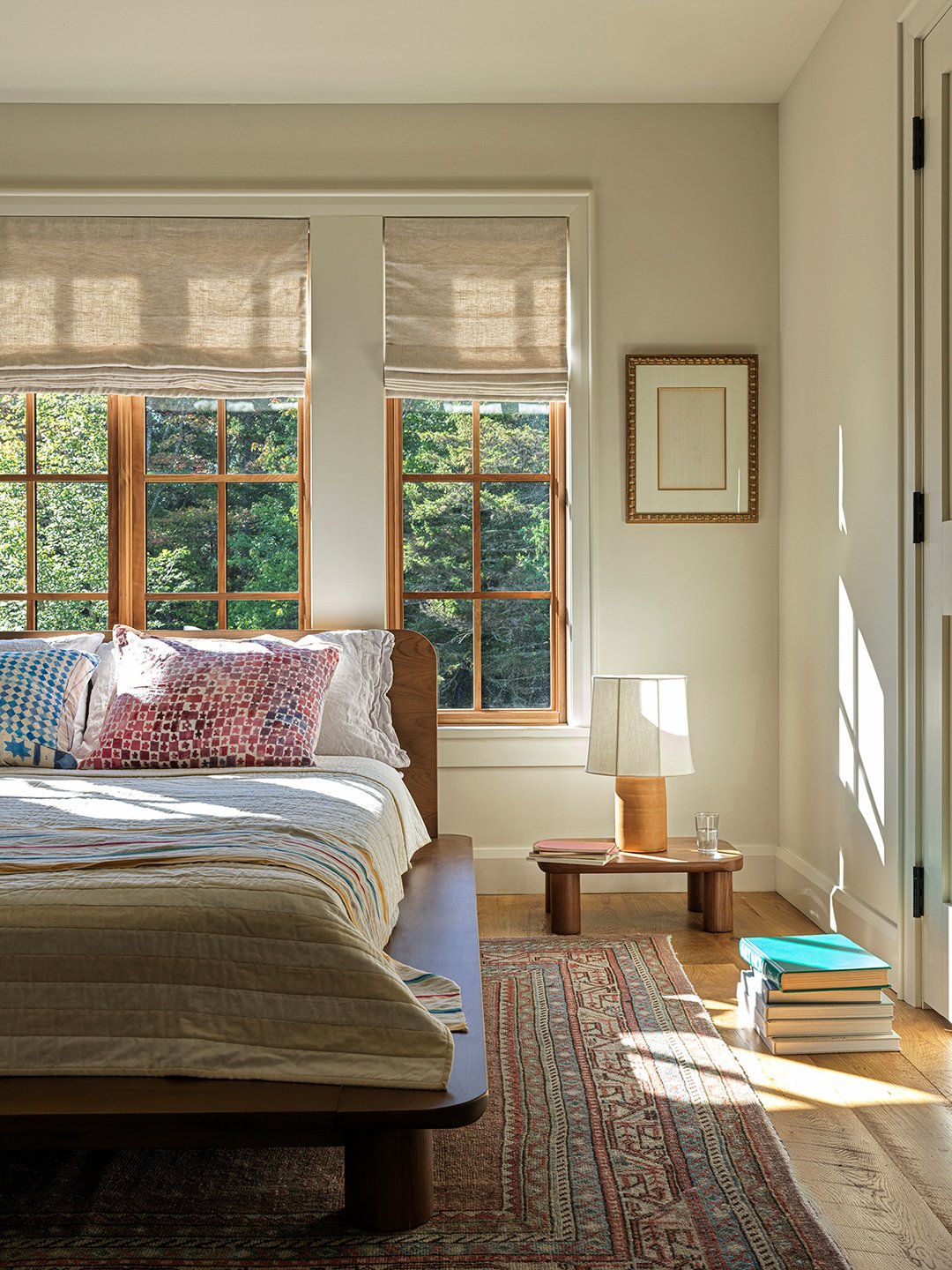 windows behindbed