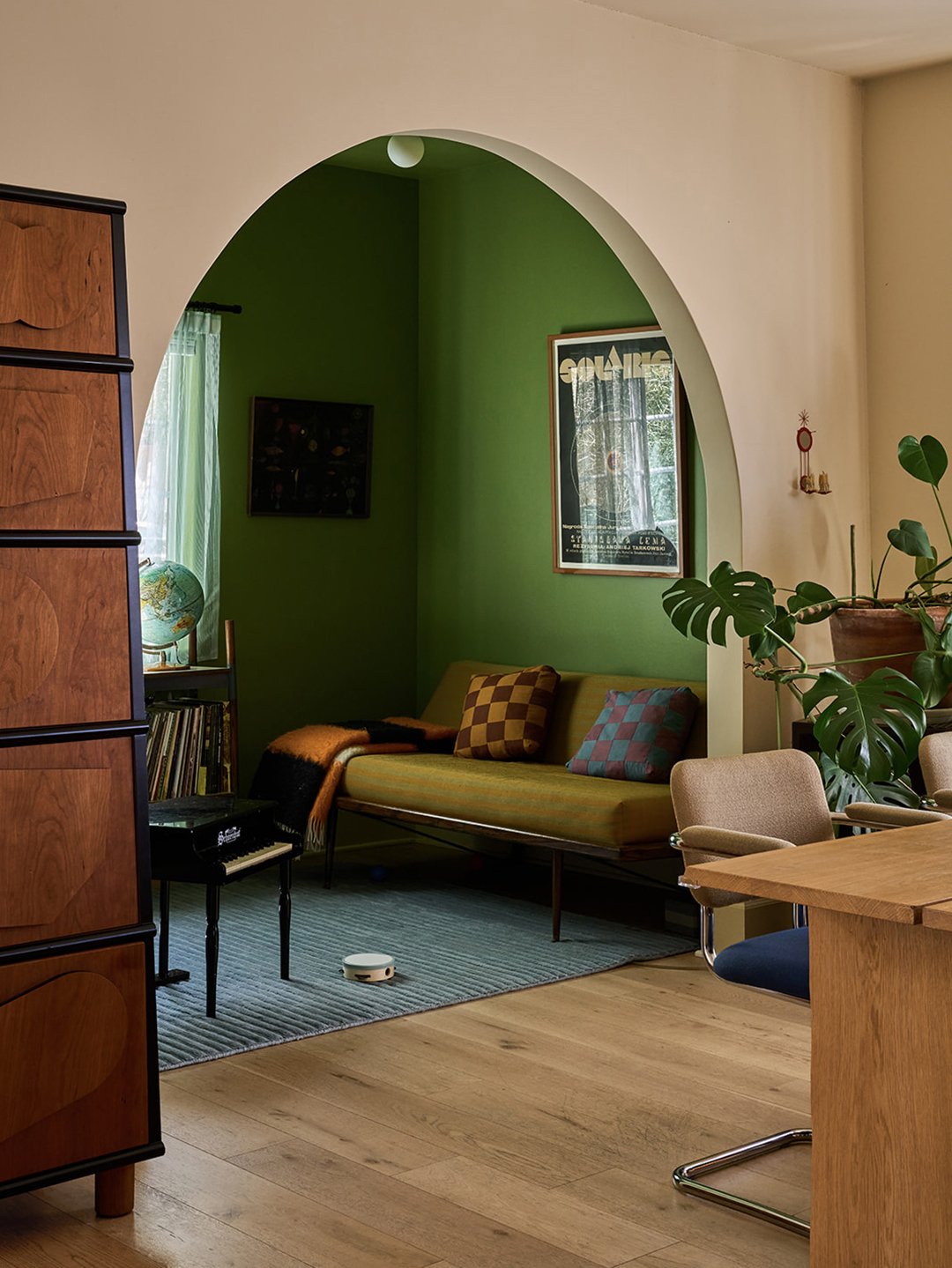 arched doorway into green room